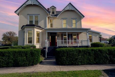 Beautiful Downstairs 1Bed 1Bth Charmer- Pet Friendly Michigan City Exterior photo