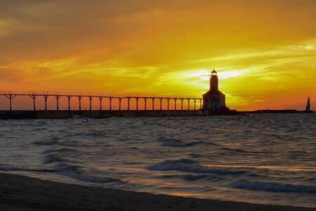 Beautiful Downstairs 1Bed 1Bth Charmer- Pet Friendly Michigan City Exterior photo