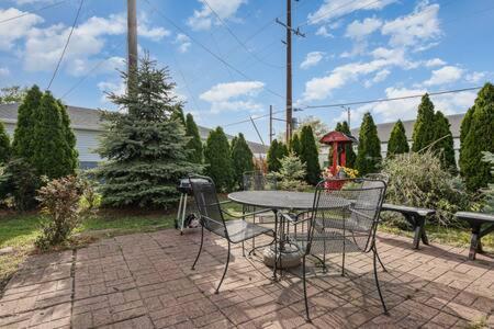 Beautiful Downstairs 1Bed 1Bth Charmer- Pet Friendly Michigan City Exterior photo