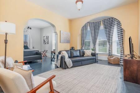 Beautiful Downstairs 1Bed 1Bth Charmer- Pet Friendly Michigan City Exterior photo